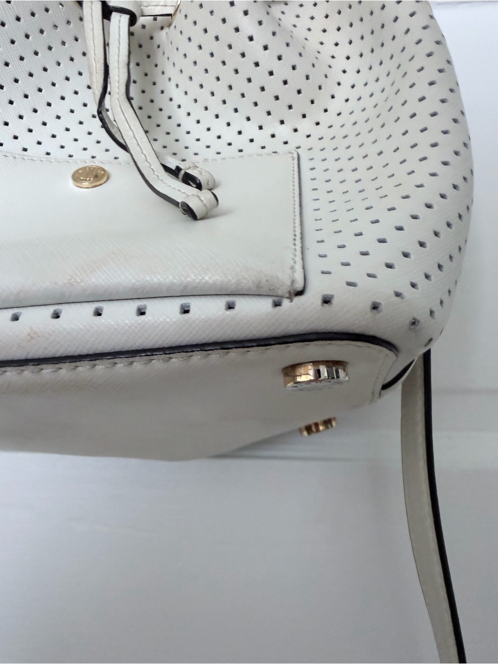 Michael Kors White Drawstring Bucket Bag - Picture 4 of 8